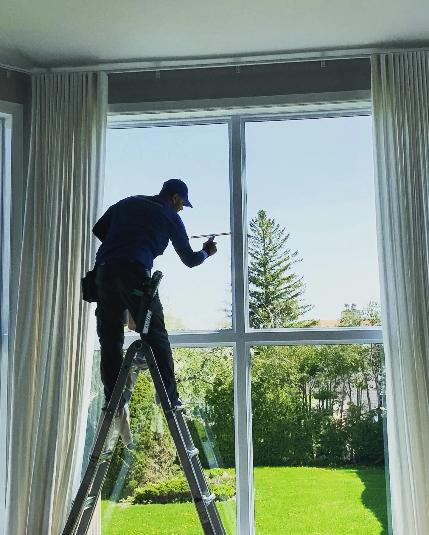 Window cleaning services Ottawa by WindowGuru in Ottawa