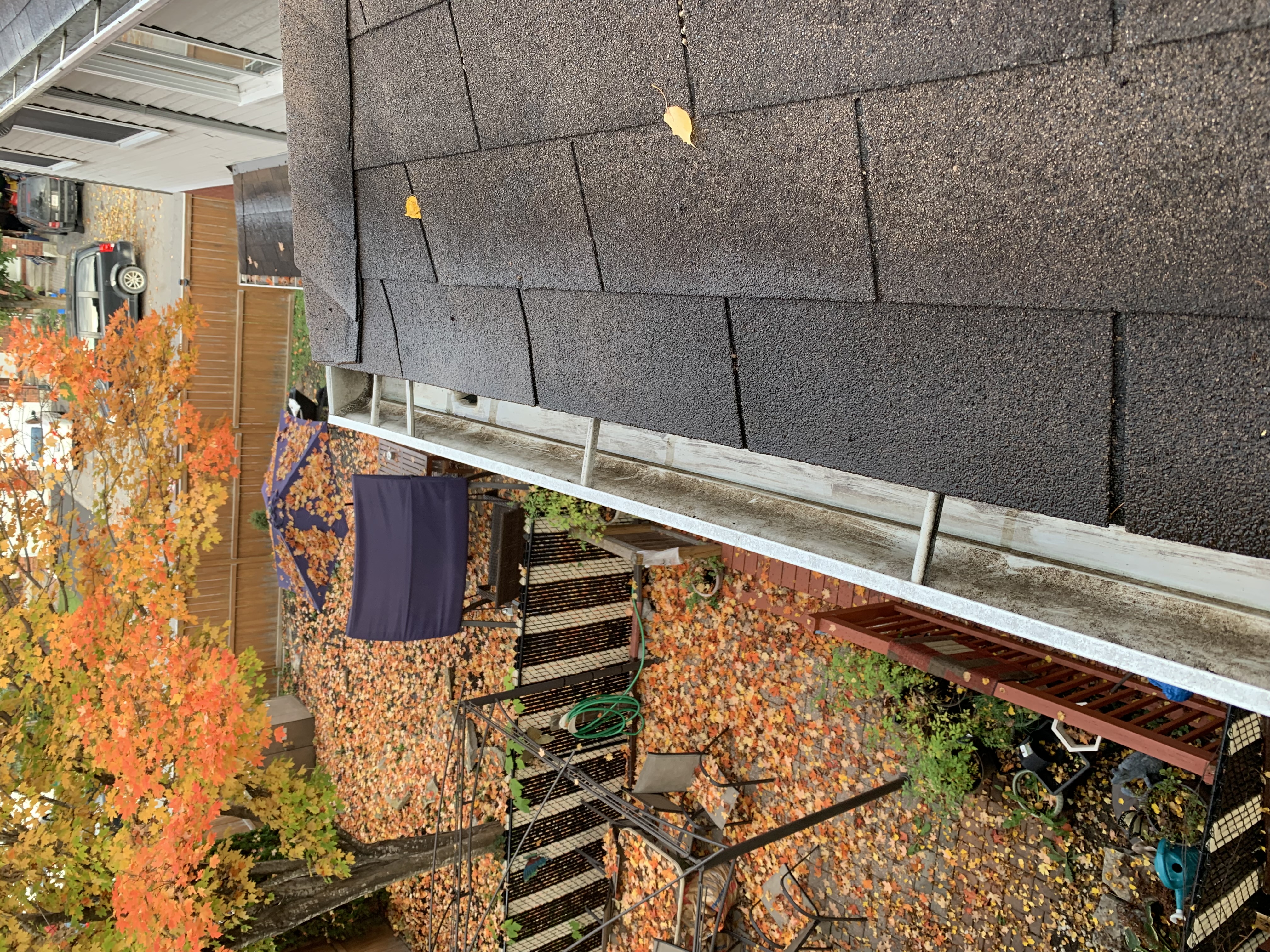 WindowGuru team providing gutter & eavestrough cleaning services