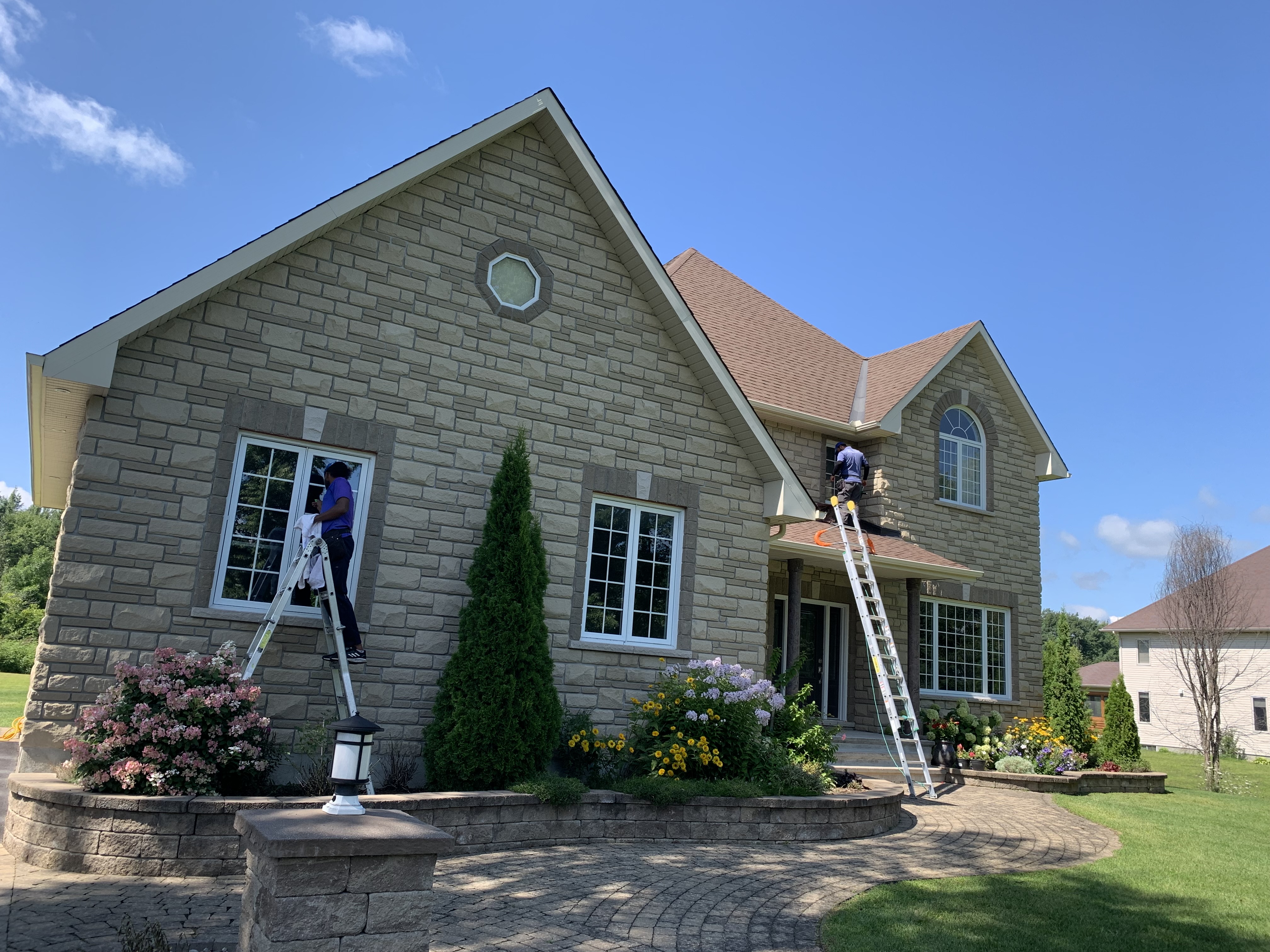 WindowGuru team providing softwash cleaning services